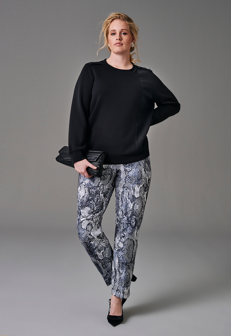 Moderne Hose mit Schlangenhautprint