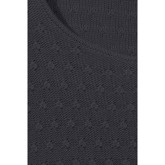 Modischer Pullover mit Struktur-Punkten /