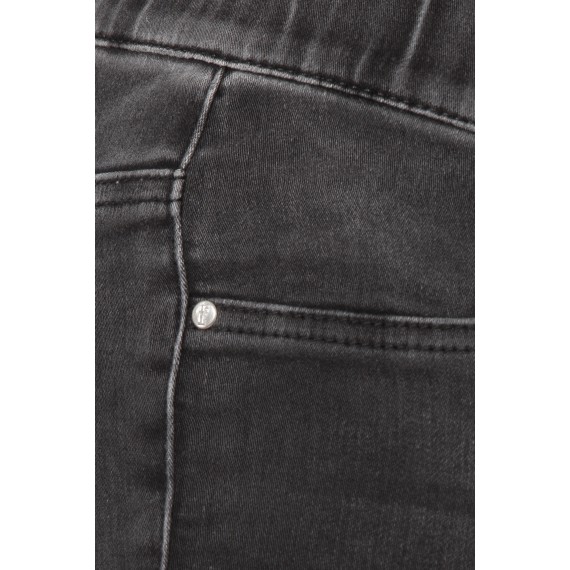 Slim Fit-Jeans mit leichter Waschung /