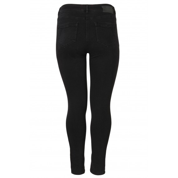 Feminine Jeans mit Stickereien /