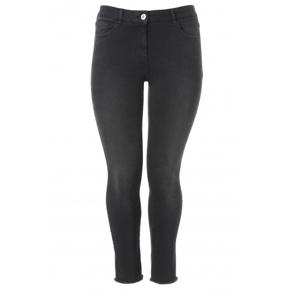Feminine Jeans mit Stickereien /