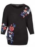 Feminines Shirt mit Stickereien /