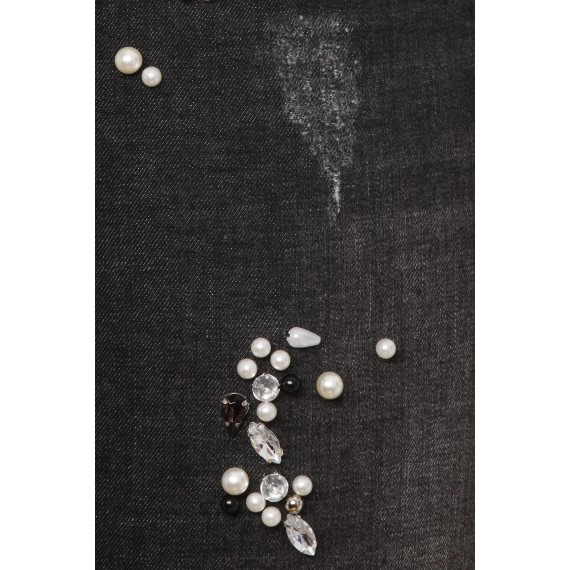 Feminine Jeans mit Perlen /
