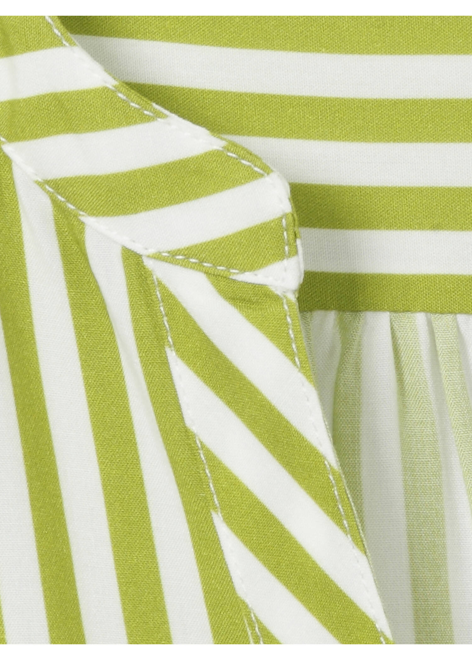 Fließende Viskose Bluse mit streckenden Längsstreifen /