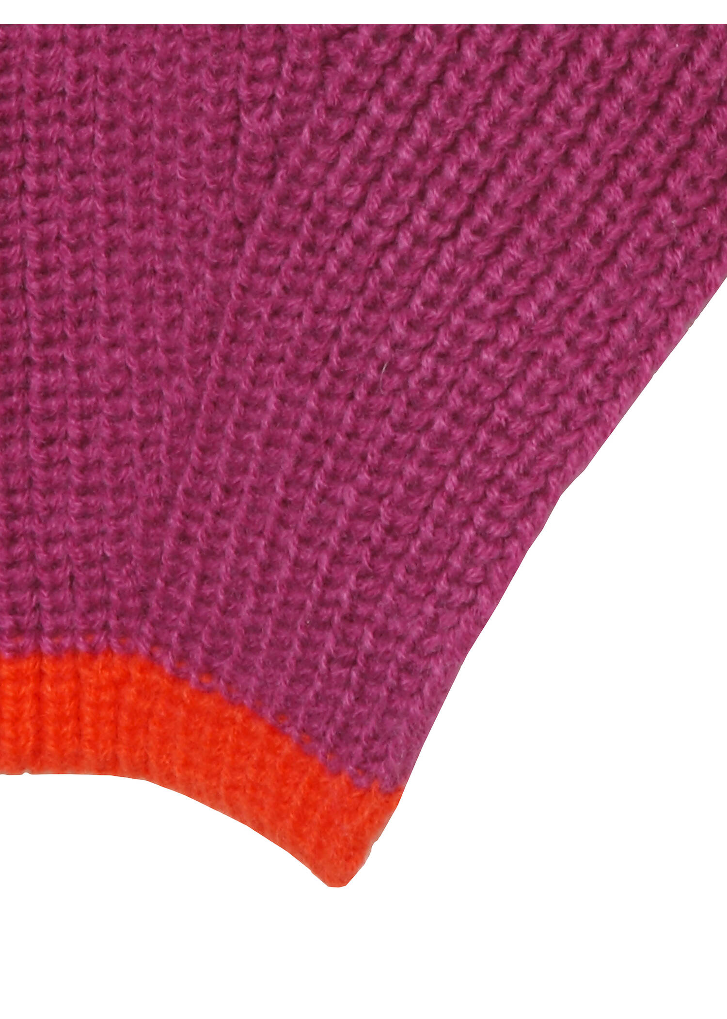 Kuscheliger Strick-Pullover in Trendfarbe /