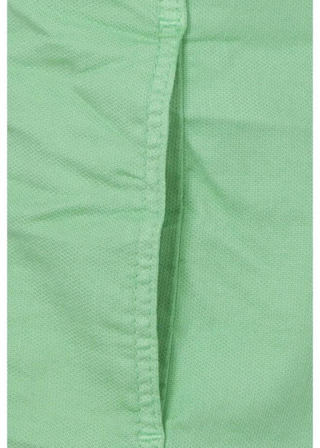 Farbige Jeansjacke mit modischem Crash-Effekt / 