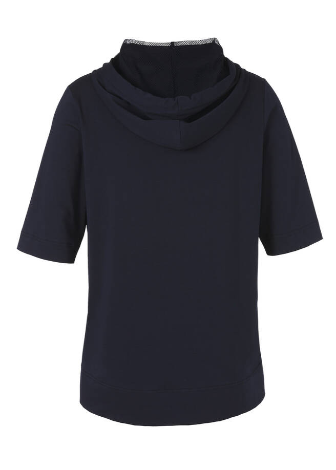 Softes Halbarm-Shirt mit Kapuze / 