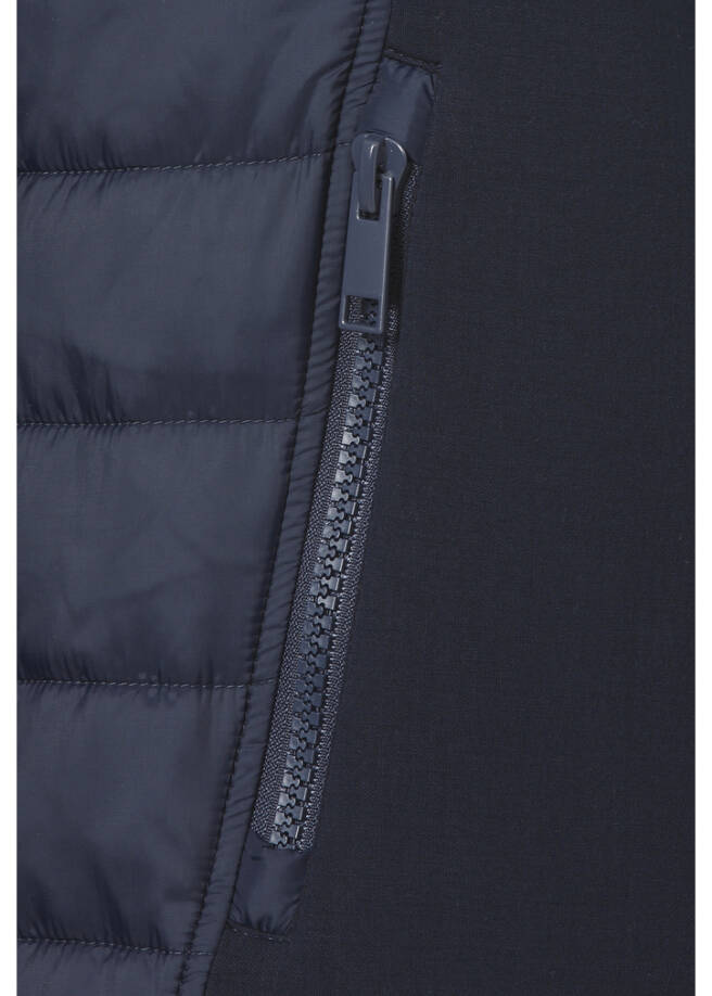 Dunkelblaue Kapuzenjacke mit Steppeinsätzen /