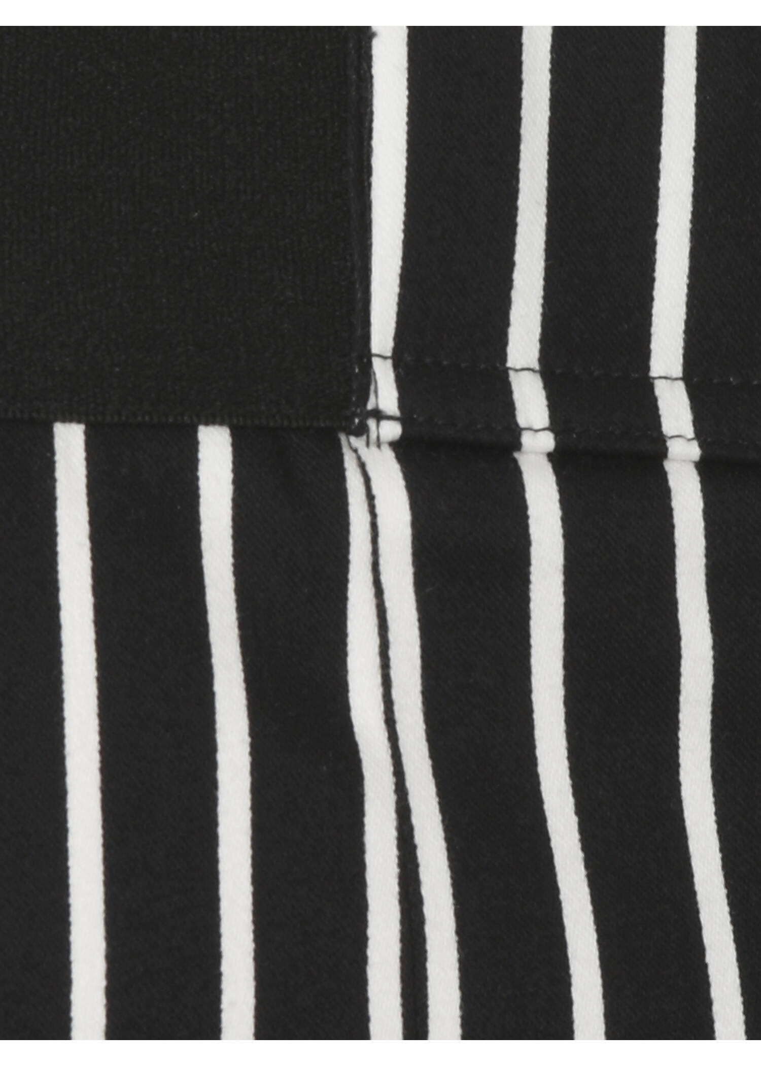 Modische Stoffhose mit gestreiftem Allover-Muster /