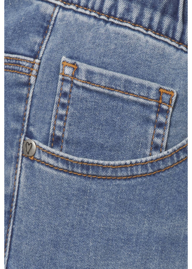 Feminine Slim-fit-Jeans in unifarbenem Design / 