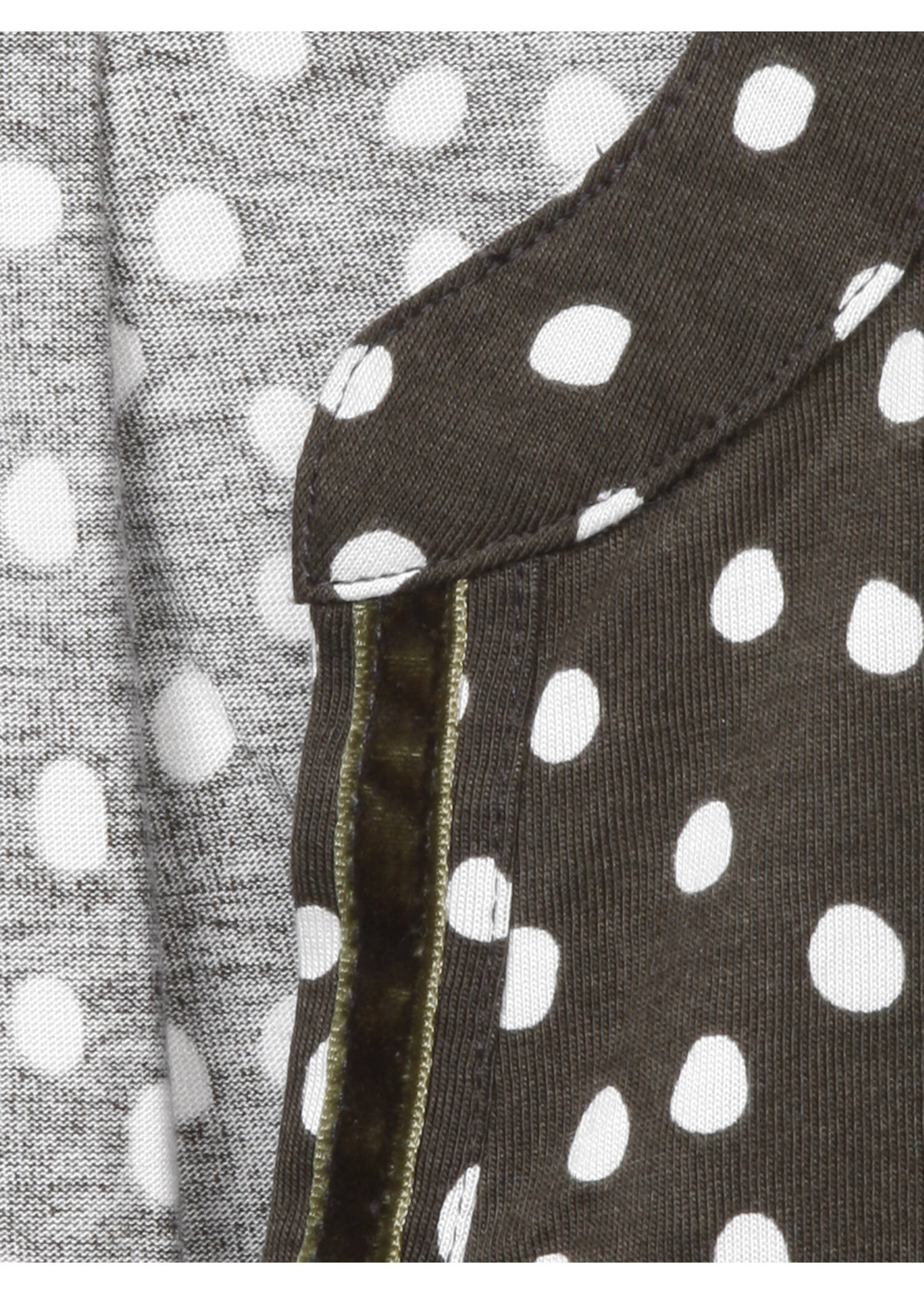 Feminine Langarmbluse mit gepunktetem Allover-Muster /