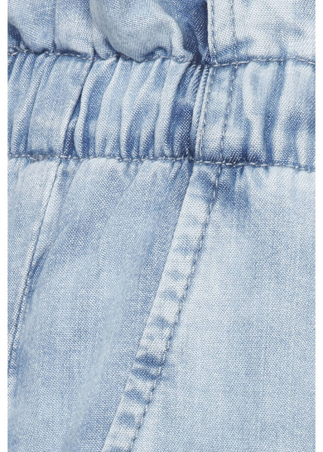 Modische weite Jeans in unifarbenem Stoff / 