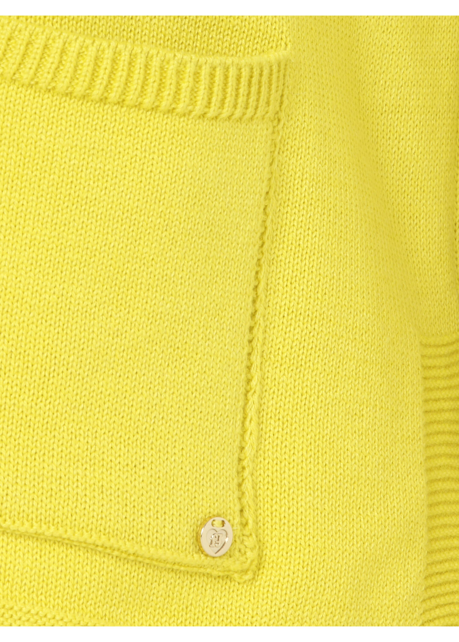 Modischer Strickpullover mit überschnittenen Schultern /