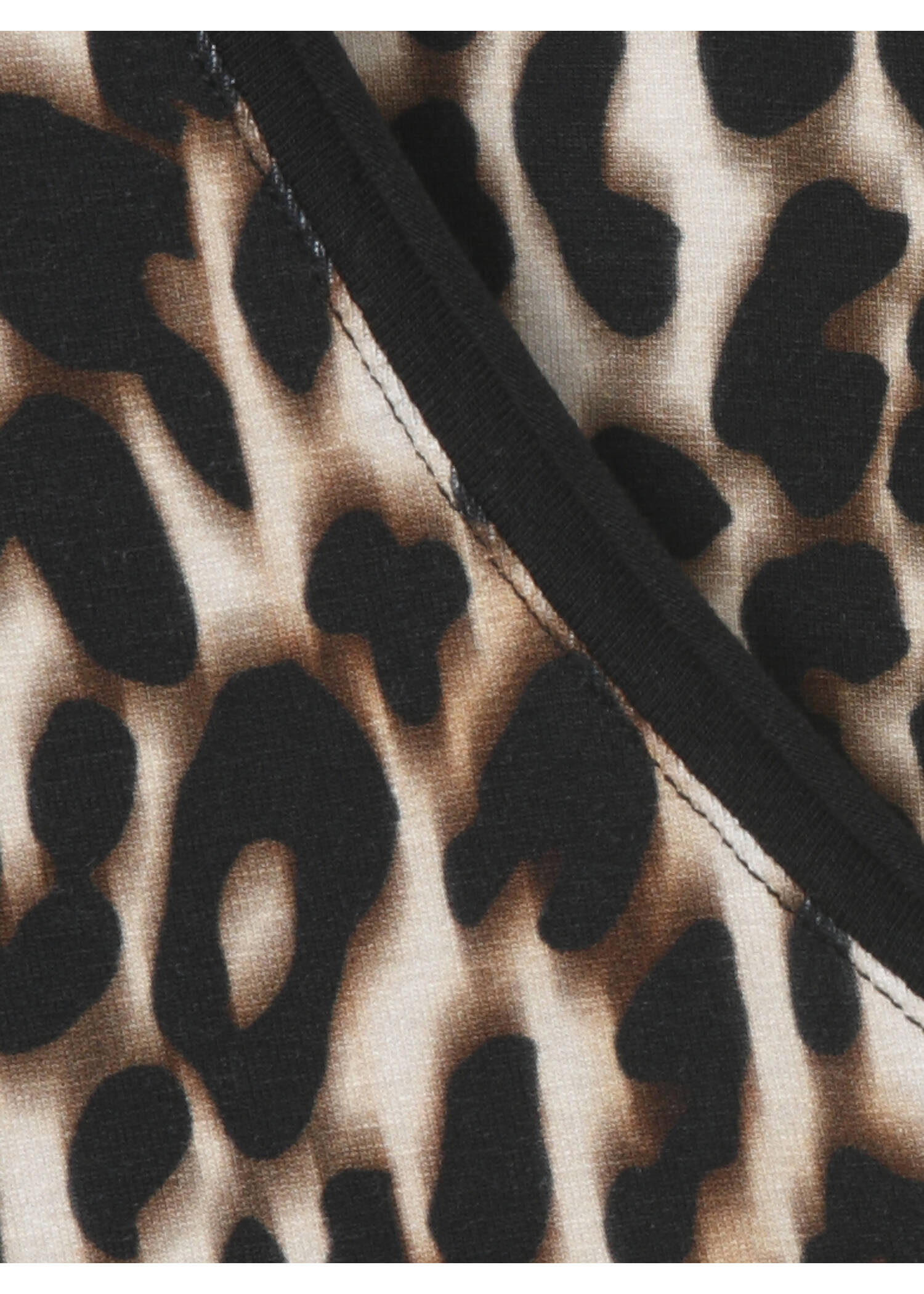 Extrovertiertes Langarmshirt mit abstraktem Animalprint / 