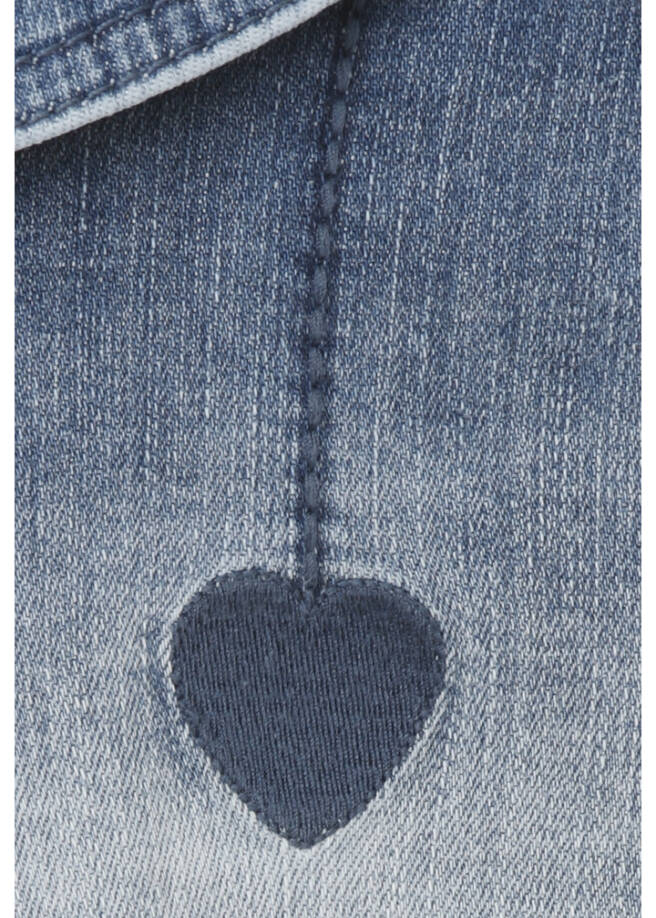Klassische Jeans Jacke in Used Optik / 