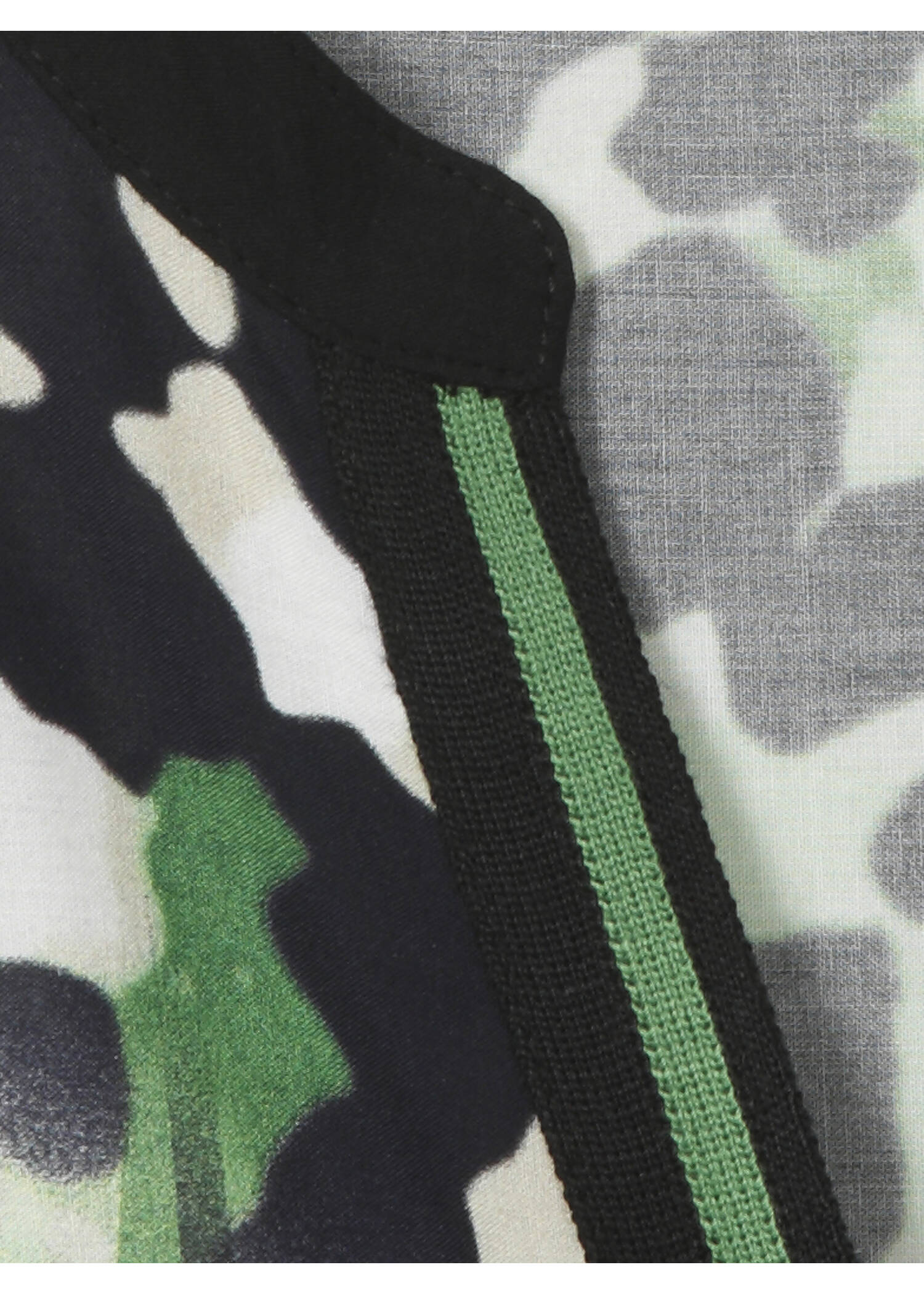 Leicht ausgestellte Tunika mit stylischem Animal Mustermix / 